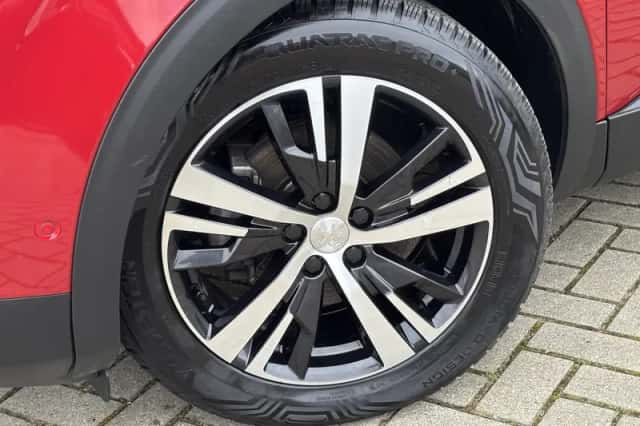 Peugeot 3008 (2018) thumbnail 4