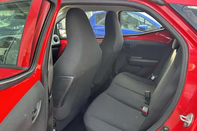 Toyota Aygo (2017) thumbnail 11