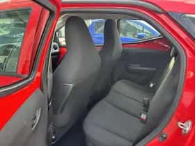 Toyota Aygo (2017) thumbnail 11