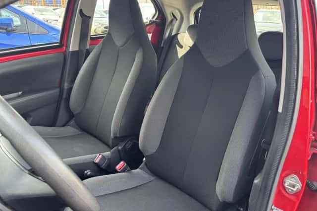 Toyota Aygo (2017) thumbnail 12