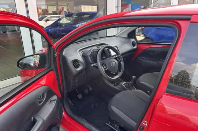 Toyota Aygo (2017) thumbnail 13