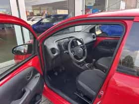 Toyota Aygo (2017) thumbnail 13