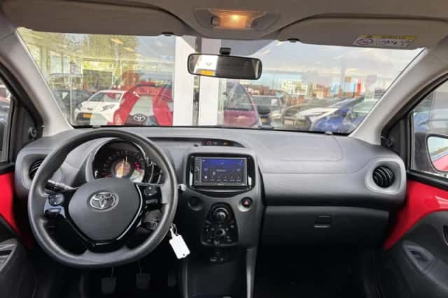 Toyota Aygo (2017) thumbnail 14