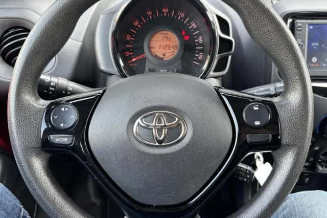 Toyota Aygo (2017) thumbnail 16