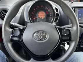 Toyota Aygo (2017) thumbnail 16