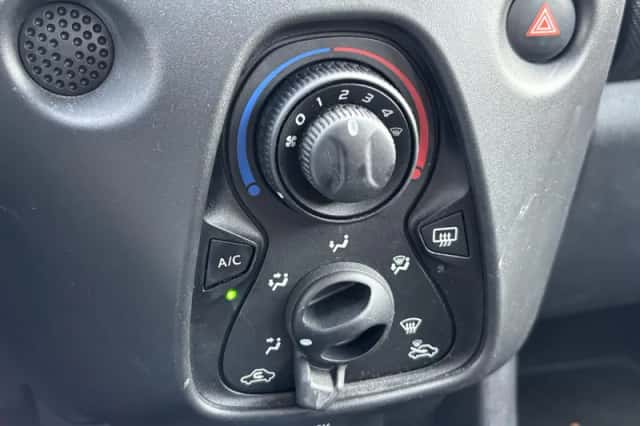 Toyota Aygo (2017) thumbnail 19