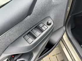 Toyota Yaris (2020) thumbnail 16