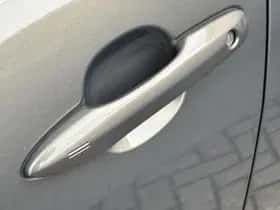 Toyota Yaris (2020) thumbnail 3