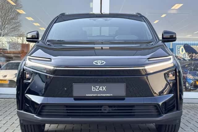Toyota bZ4X (2026) thumbnail 3