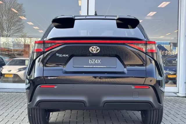 Toyota bZ4X (2026) thumbnail 5