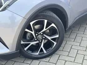 Toyota C-HR (2019) thumbnail 2