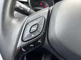 Toyota C-HR (2019) thumbnail 18