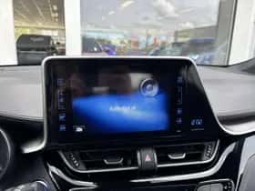 Toyota C-HR (2019) thumbnail 24
