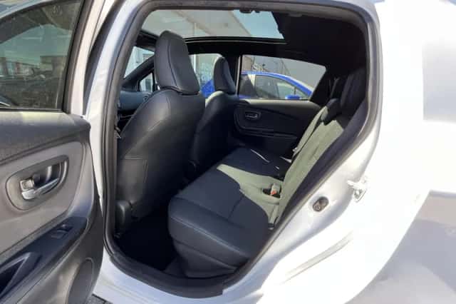 Toyota Yaris (2017) thumbnail 12