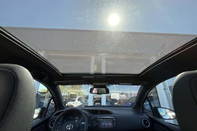 Toyota Yaris (2017) thumbnail 14