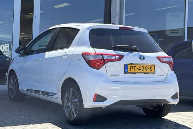 Toyota Yaris (2017) thumbnail 16