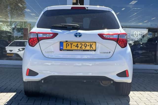 Toyota Yaris (2017) thumbnail 17