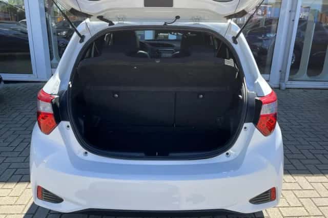 Toyota Yaris (2017) thumbnail 18