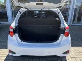 Toyota Yaris (2017) thumbnail 18