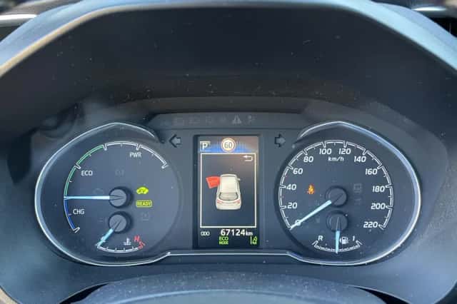 Toyota Yaris (2017) thumbnail 3