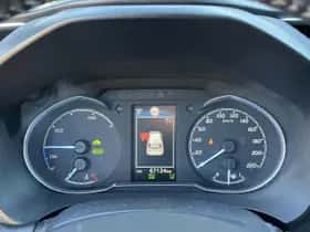 Toyota Yaris (2017) thumbnail 3
