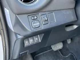 Toyota Yaris (2017) thumbnail 22