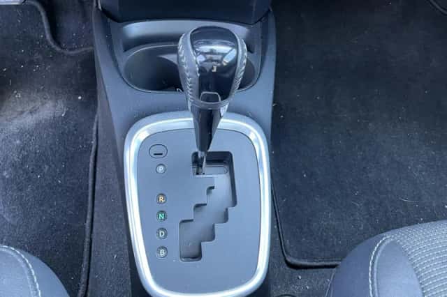 Toyota Yaris (2017) thumbnail 25