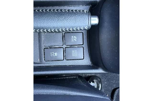 Toyota Yaris (2017) thumbnail 26