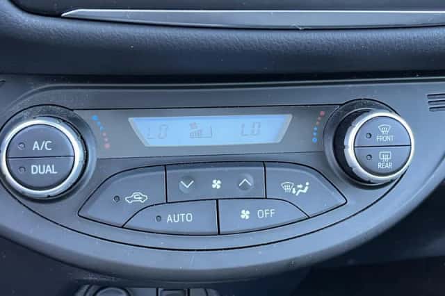 Toyota Yaris (2017) thumbnail 28