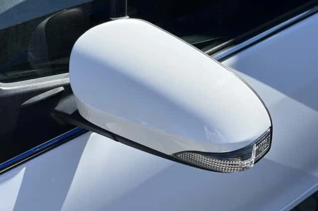 Toyota Yaris (2017) thumbnail 32