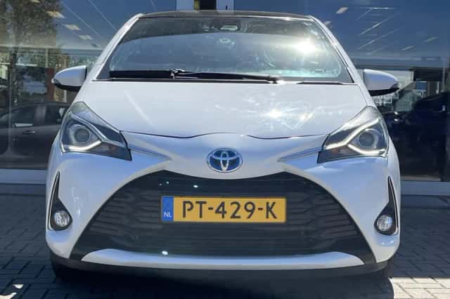 Toyota Yaris (2017) thumbnail 5