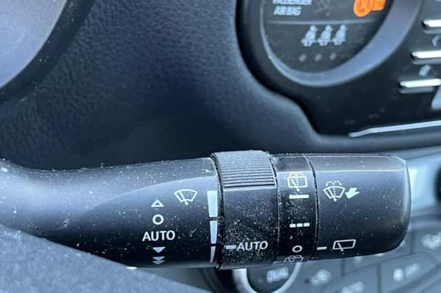 Toyota Yaris (2017) thumbnail 8