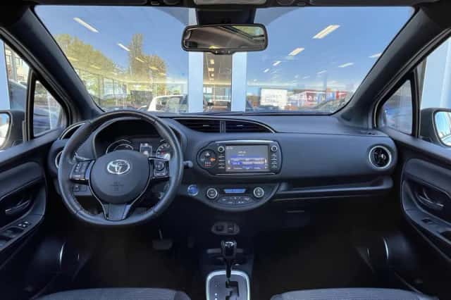 Toyota Yaris (2017) thumbnail 9