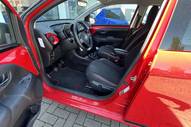 Toyota Aygo (2018) thumbnail 15