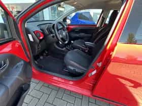Toyota Aygo (2018) thumbnail 15