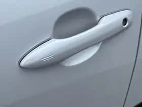 Toyota Yaris (2020) thumbnail 2