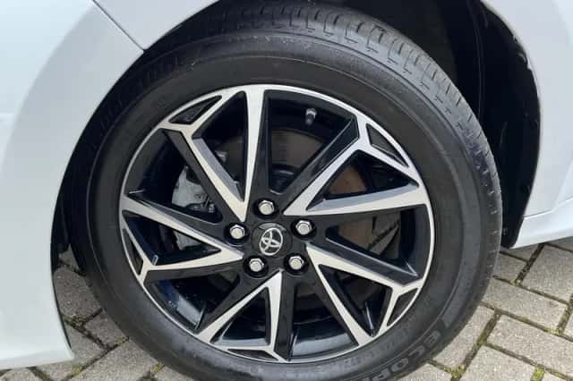 Toyota Yaris (2020) thumbnail 3