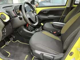 Toyota Aygo (2016) thumbnail 16