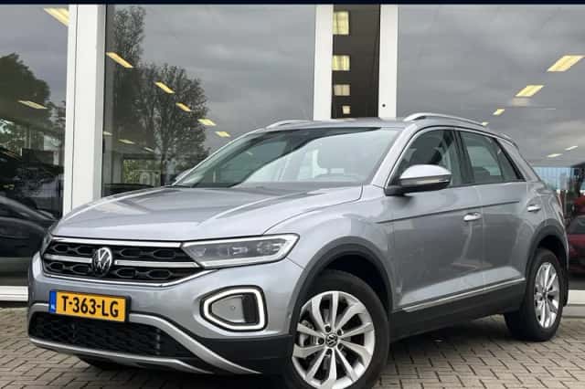 Volkswagen T-Roc (2023) thumbnail 1