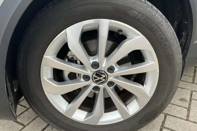 Volkswagen T-Roc (2023) thumbnail 2