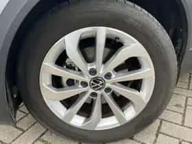 Volkswagen T-Roc (2023) thumbnail 2