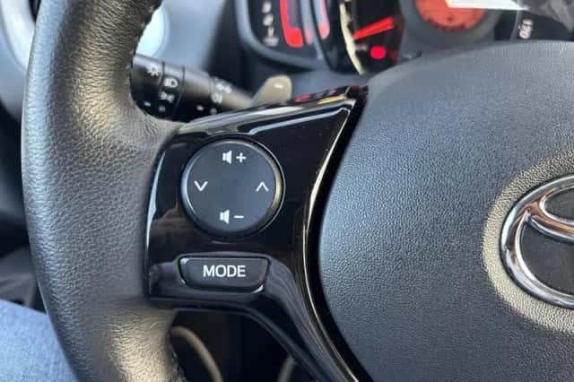 Toyota Aygo (2018) thumbnail 16