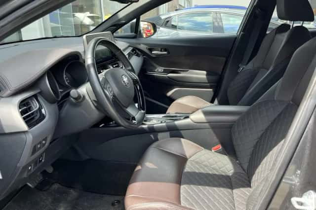 Toyota C-HR (2019) thumbnail 15