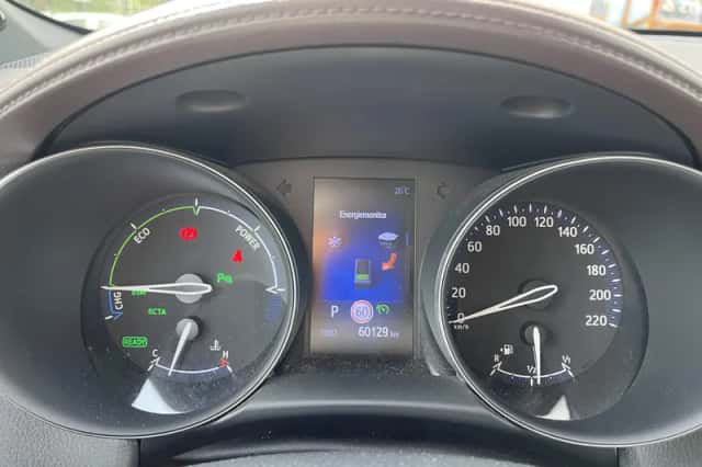 Toyota C-HR (2019) thumbnail 19