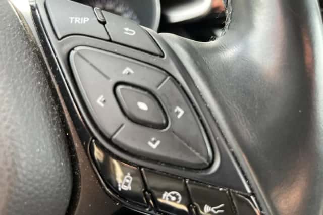 Toyota C-HR (2019) thumbnail 21