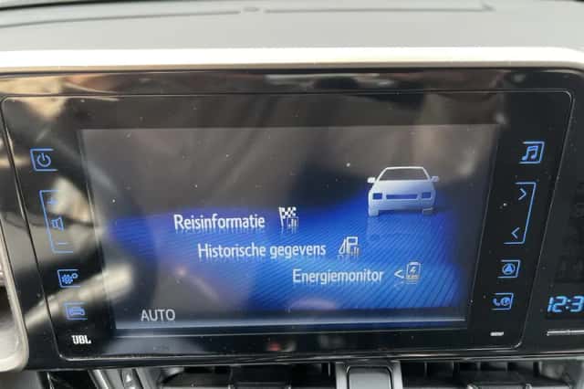 Toyota C-HR (2019) thumbnail 26