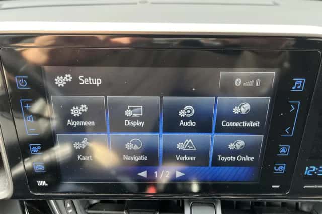 Toyota C-HR (2019) thumbnail 28