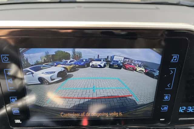 Toyota C-HR (2019) thumbnail 29