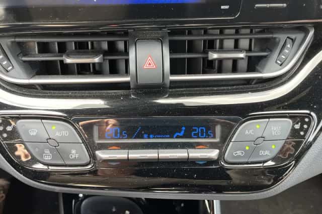 Toyota C-HR (2019) thumbnail 33