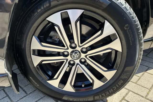 Toyota RAV4 (2019) thumbnail 2